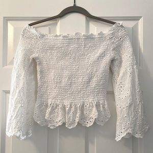 white eyelet off the shoulder top ▫️◽️◻️